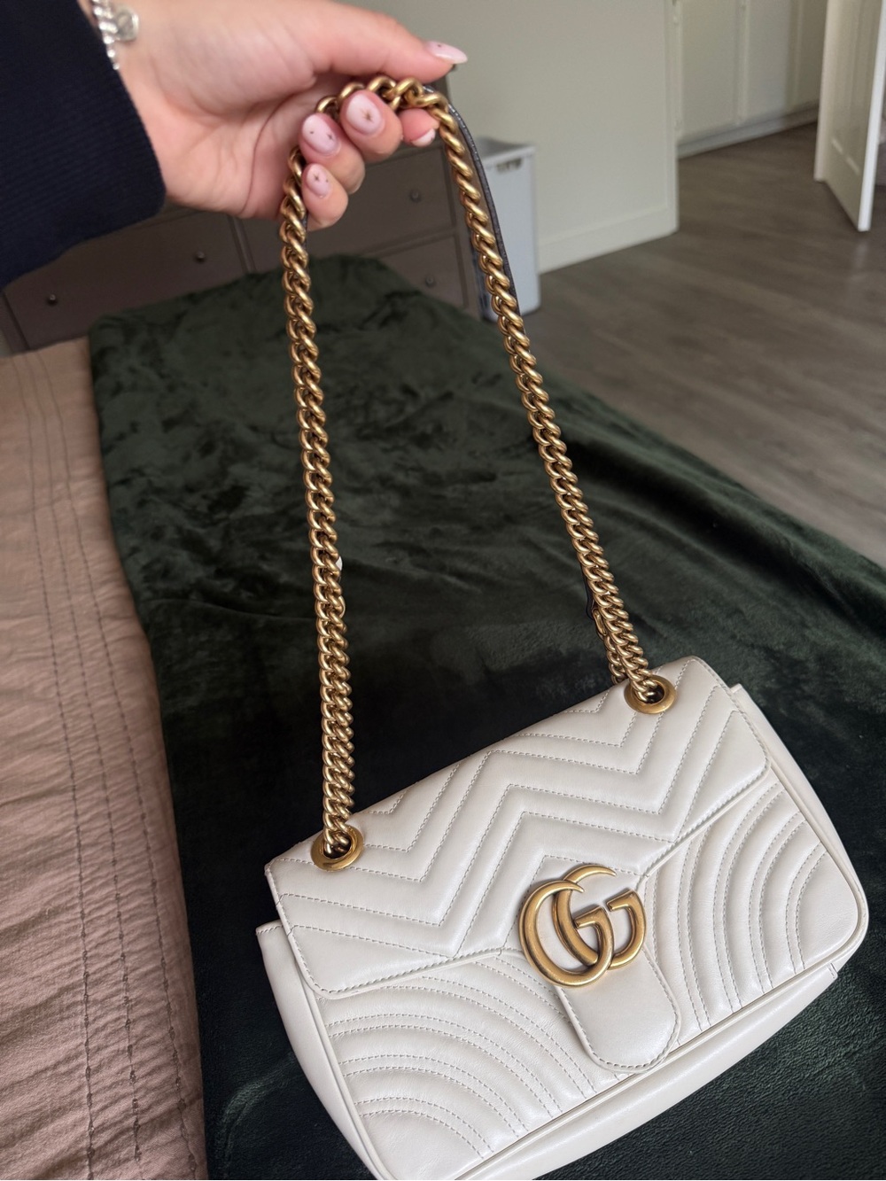 GG Marmont medium shoulder bag